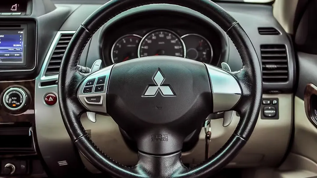 Mitsubishi Pajero Sport Photo, Steering Wheel Image CarWale