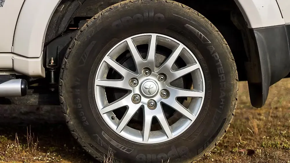 Mitsubishi Pajero Sport Photo, Wheels Tyres Image CarWale