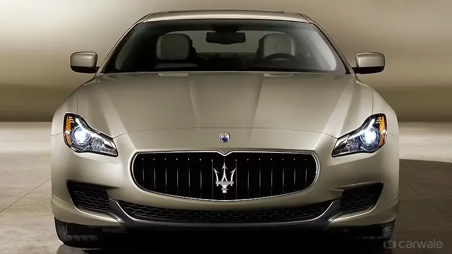 Maserati Quattroporte Front View Maserati Quattroporte Front View