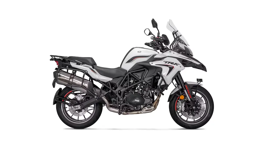 Benelli TRK 552 Price - Mileage, Images, Colours | BikeWale