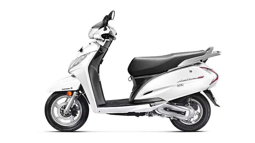 Honda Activa 125 16 17 Pearl Amazing White Colour Activa 125 16 17 Colours In India Bikewale