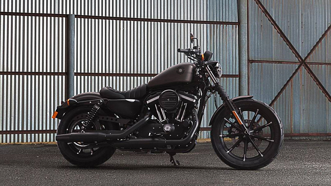 2018 iron 883 colors