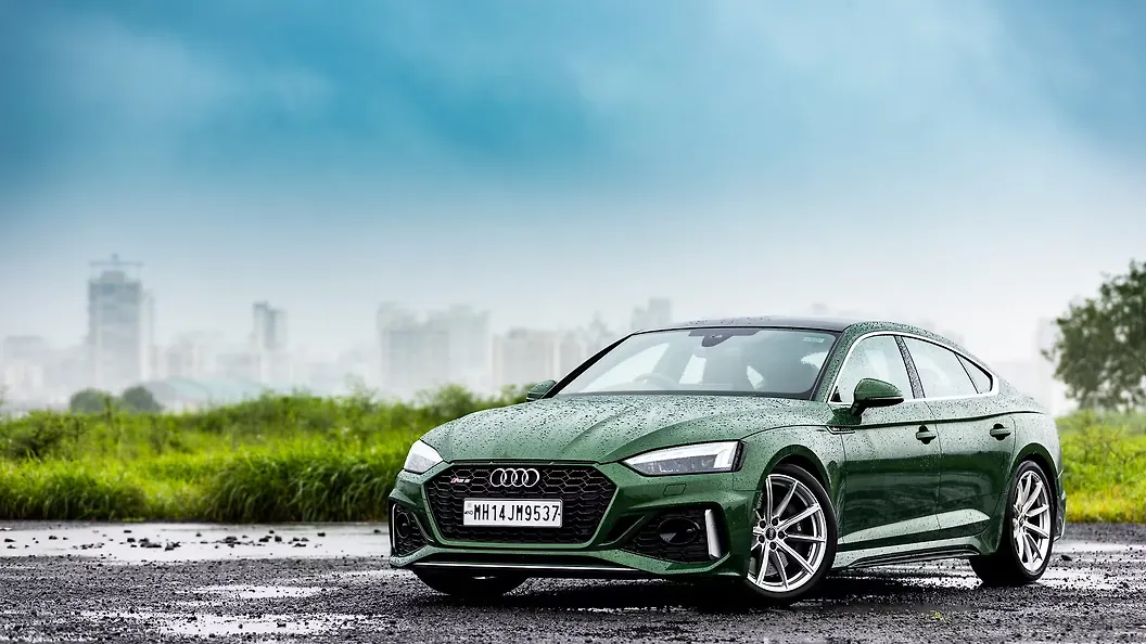 ऑडी rs5 लेफ्ट फ्रंट थ्री क्वार्टर