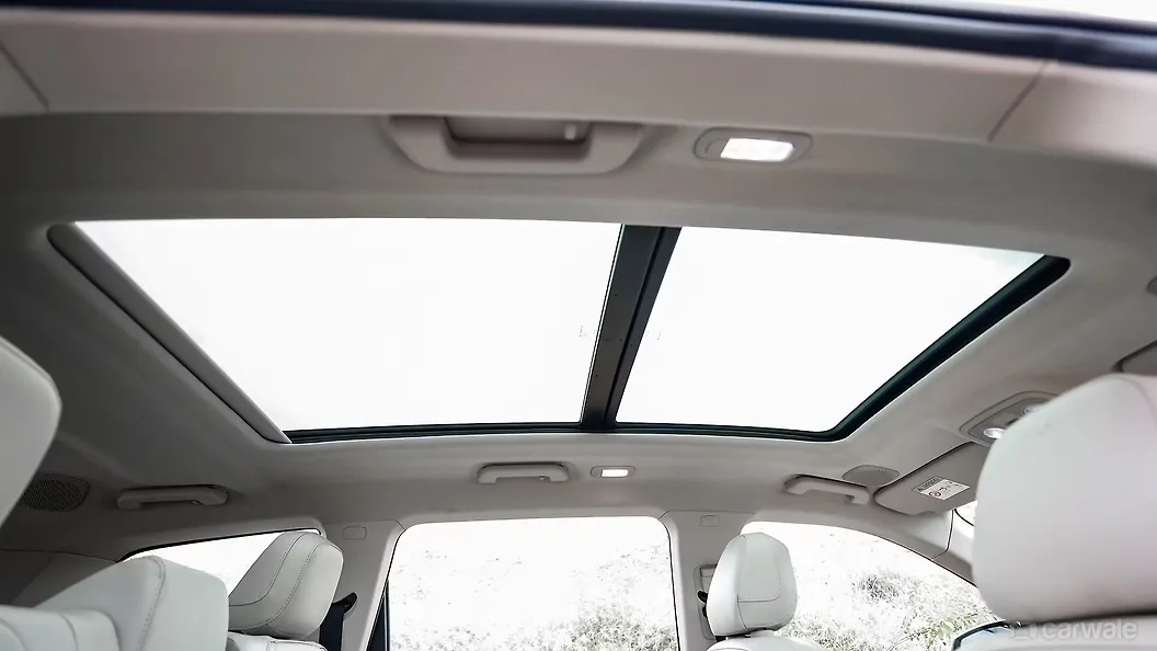 XUV700 Sunroof/Moonroof Image, XUV700 Photos in India CarWale
