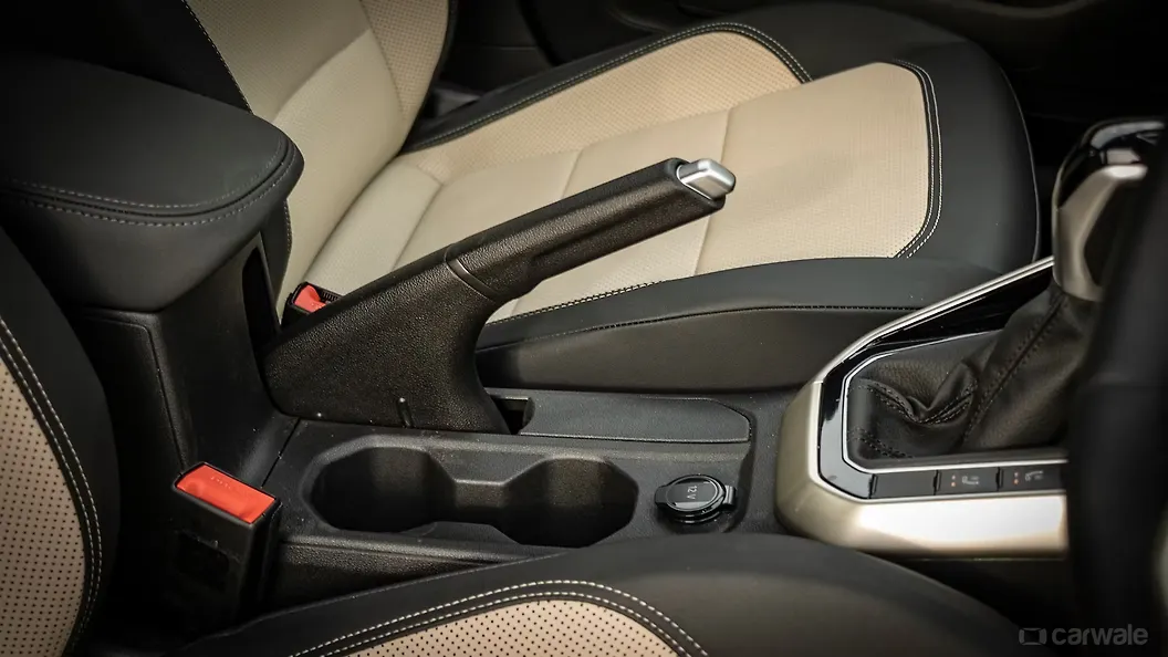 वर्टूस Parking Brake/Emergency Brake इमेज, वर्टूस भारत में फ़ोटोज़ कारवाले