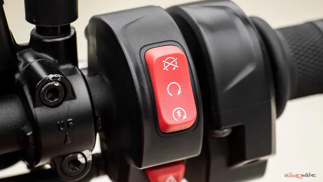 Triumph Tiger Sport 660 Horn Button Image – BikeWale
