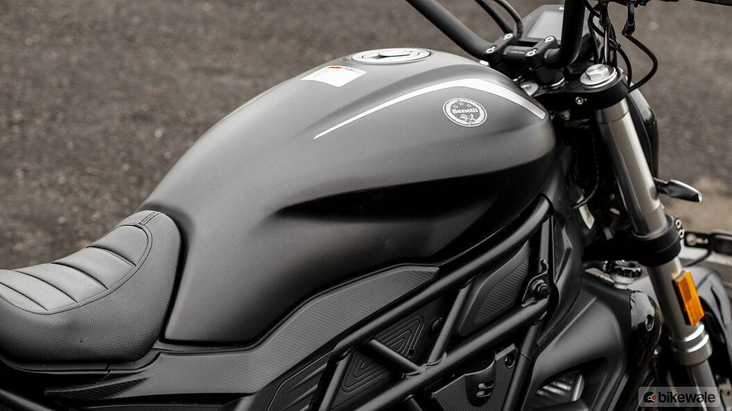 Benelli 502C Fuel Tank Image – BikeWale