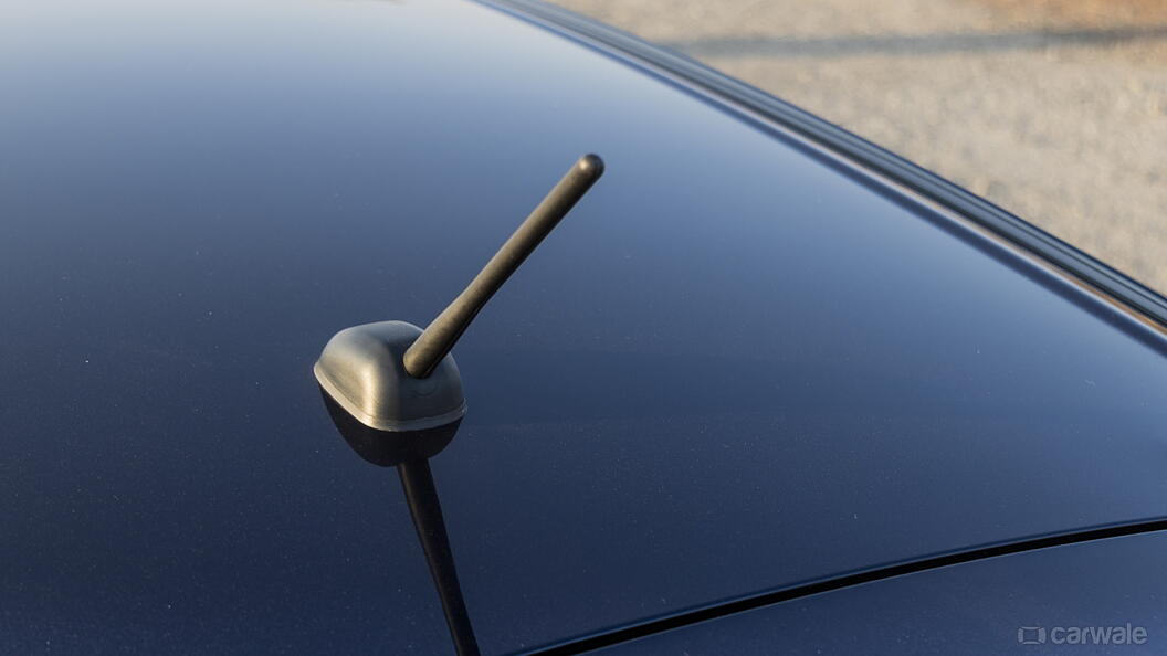 Baleno Antenna Image, Baleno Photos in India - CarWale