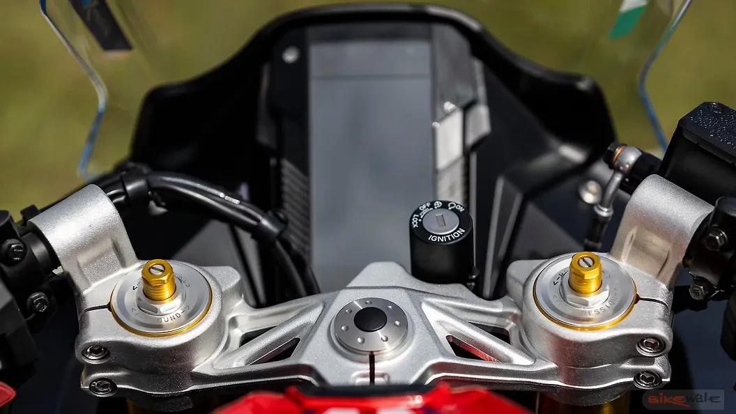 TVS Apache RR310 Handle Bar Image BikeWale