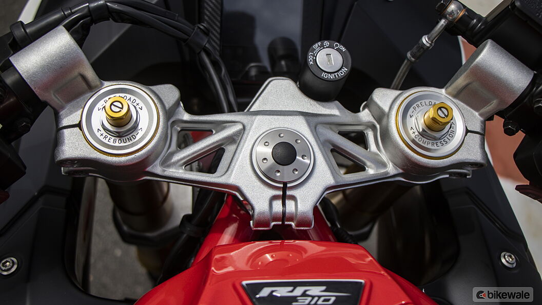 TVS Apache RR 310 Handlebar Clamp Image – BikeWale