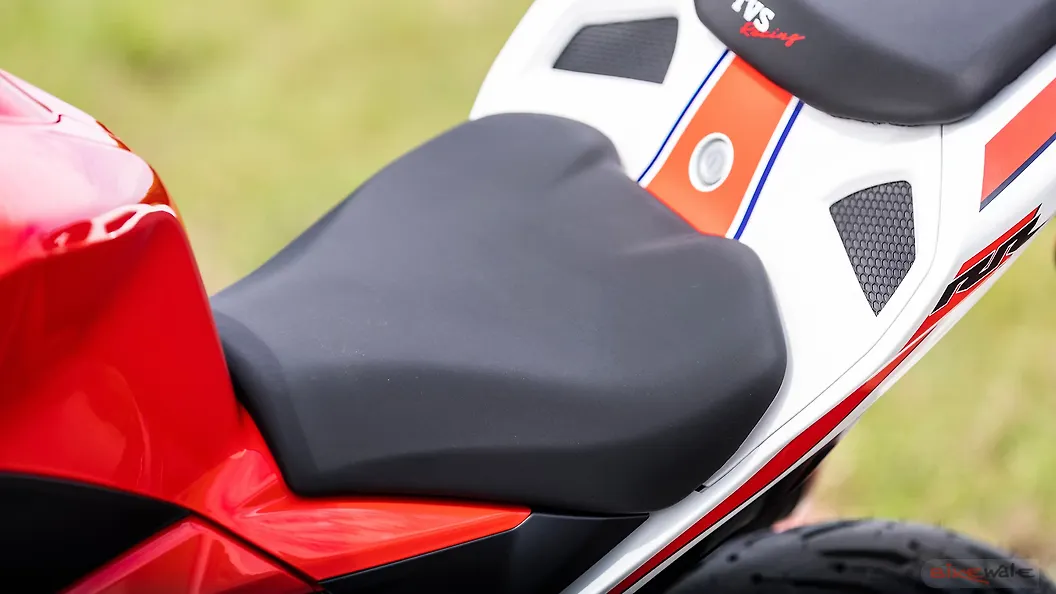 apache rtr 200 seat cover