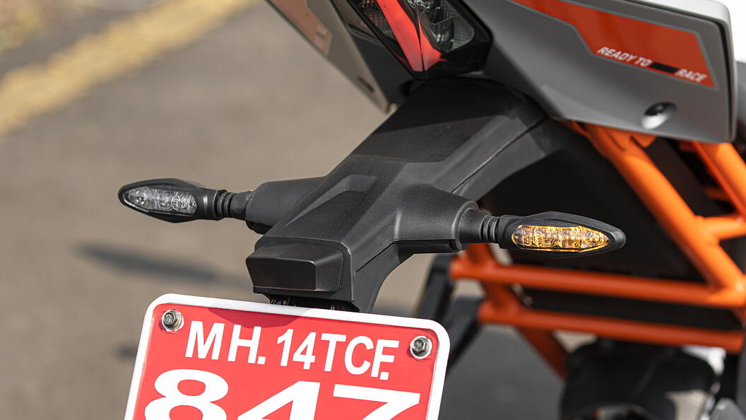 KTM RC 200 Rear Turn Indicators Image â BikeWale