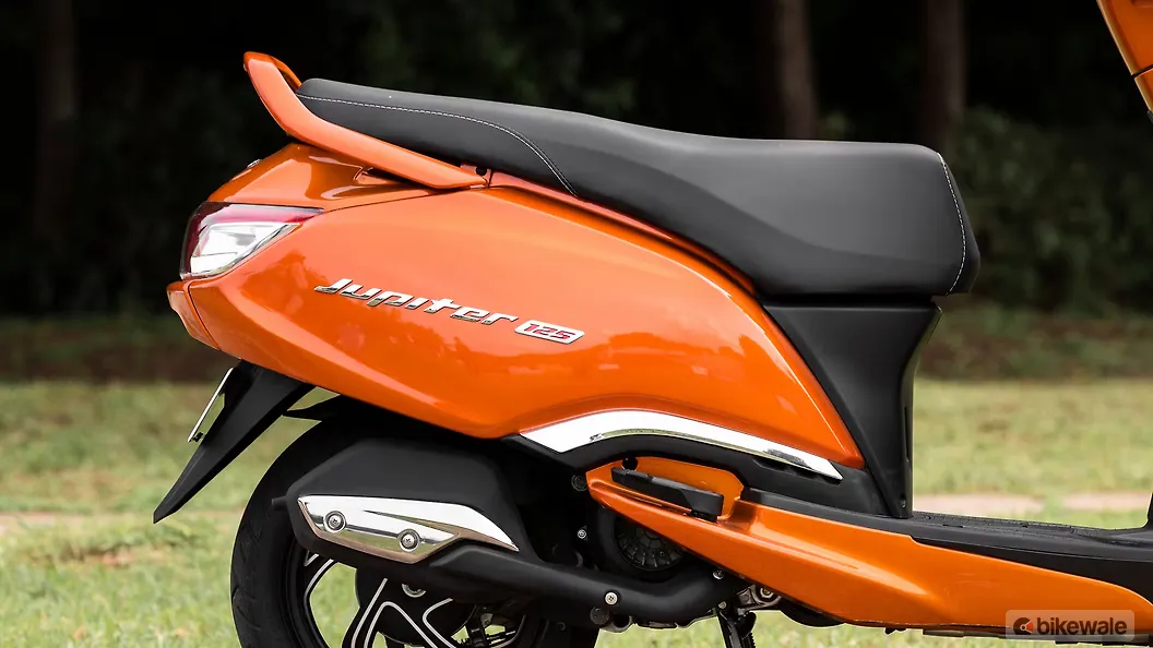 TVS Jupiter 125 Right Side Body Panel Image BikeWale