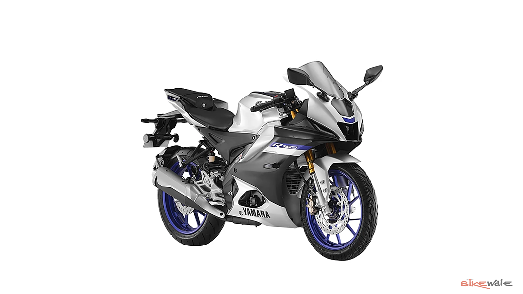 Yamaha R15 V4 Right Front Three Quarter Image BikeWale