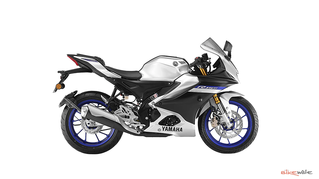 Yamaha R15 V4 Right Front Three Quarter Image BikeWale