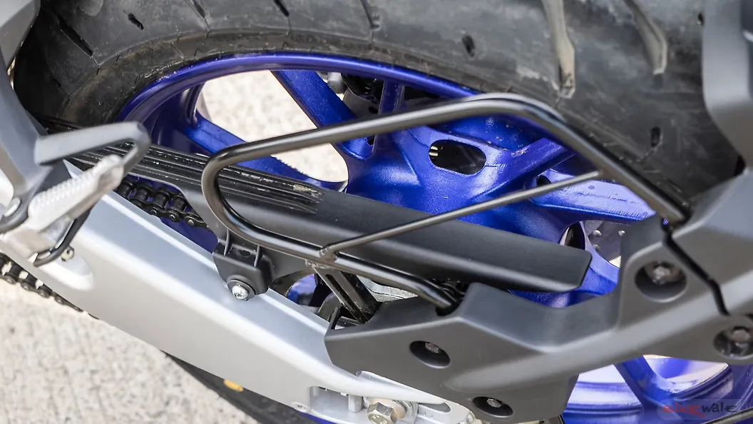 यामाहा r15 v4 Rear Alloy Wheel तस्वीरें - बाइकवाले