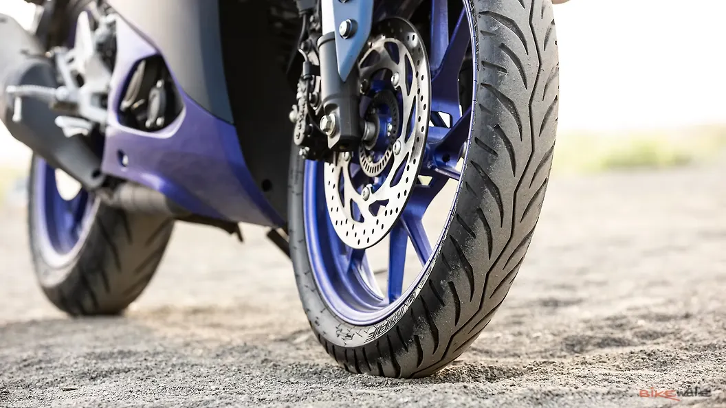 Yamaha R15 V4 Front Disc Brake Image β BikeWale