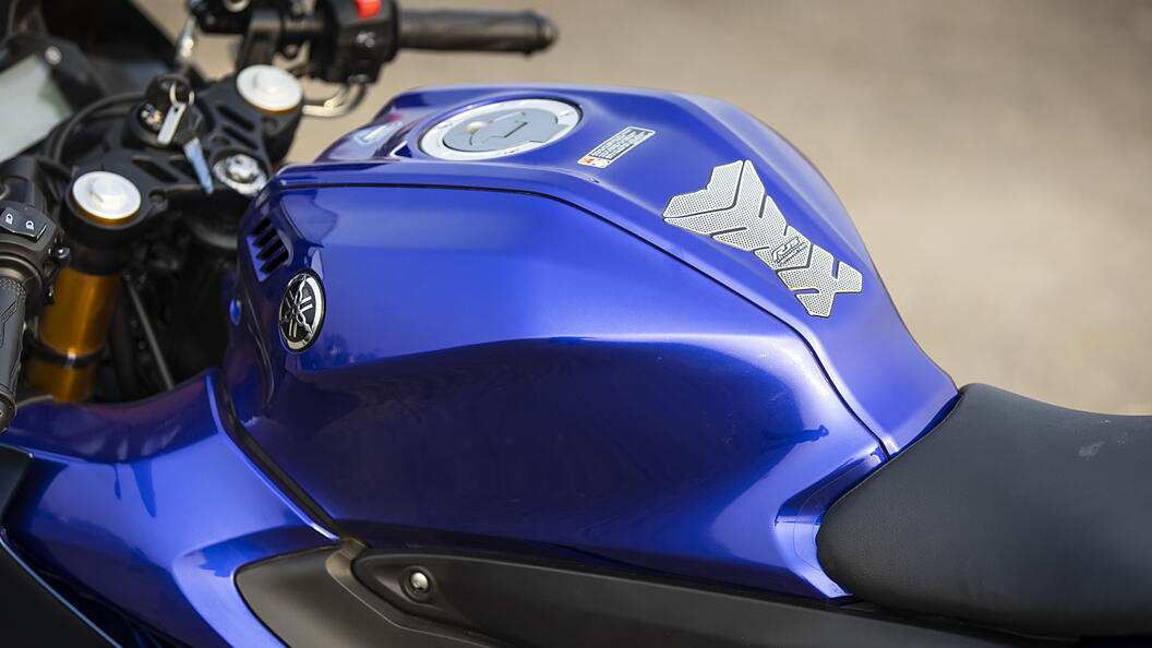 Yamaha YZF R15 V4 Fuel Tank Image – BikeWale