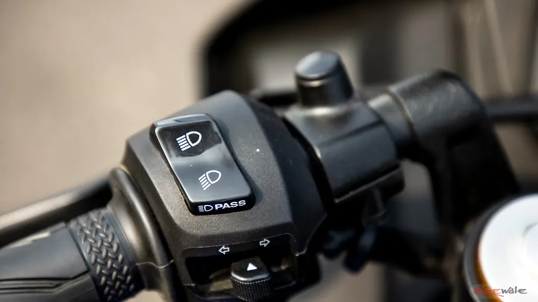 Yamaha R15 V4 High Beam Low Beam Switch Image BikeWale