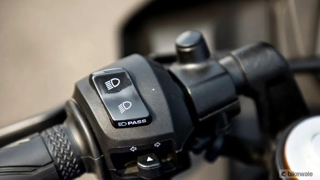 Yamaha R15 V4 High Beam Low Beam Switch Image BikeWale