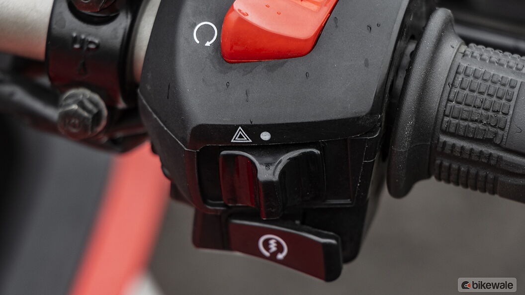 Honda CB200X Hazard Warning Lights Switch Image – BikeWale