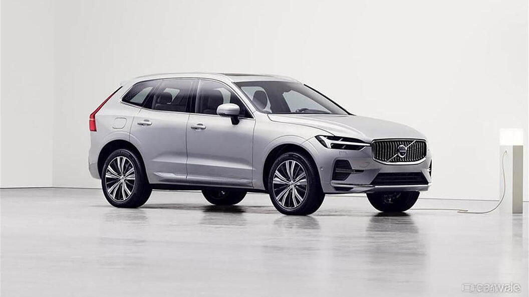Discontinued Volvo XC60 2021 Right Front Three Quarter