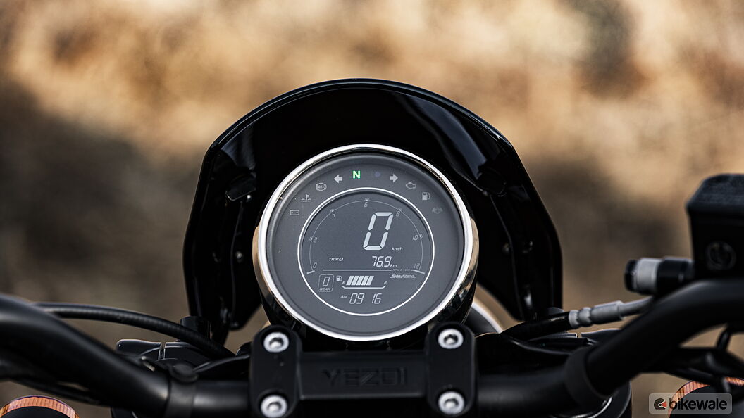 Yezdi Roadster Gear Shift Indicator Image – BikeWale