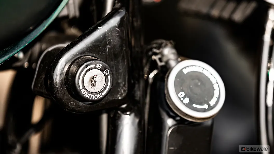 Yezdi Roadster Ignition Switch Image BikeWale