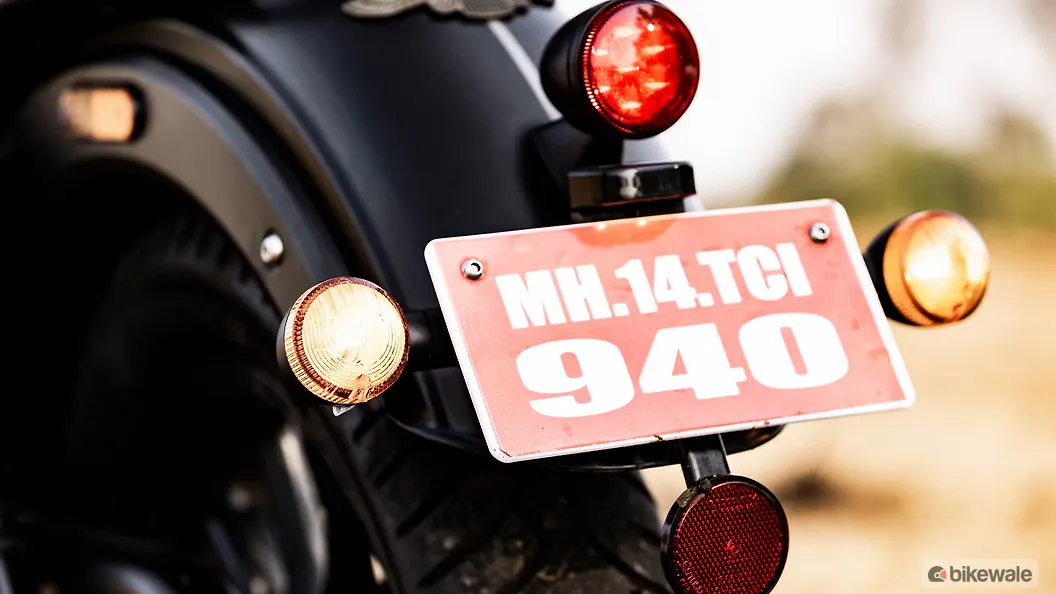 Yezdi Roadster [2024] Rear Turn Indicators Image – BikeWale