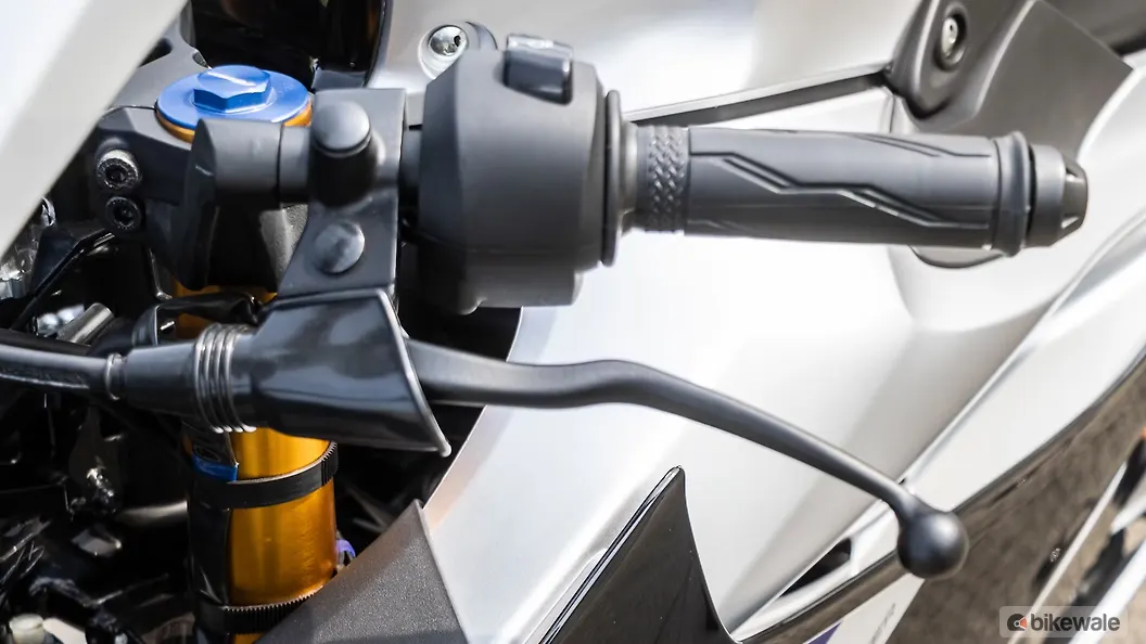 Yamaha R15 V4 Clutch Lever Image BikeWale