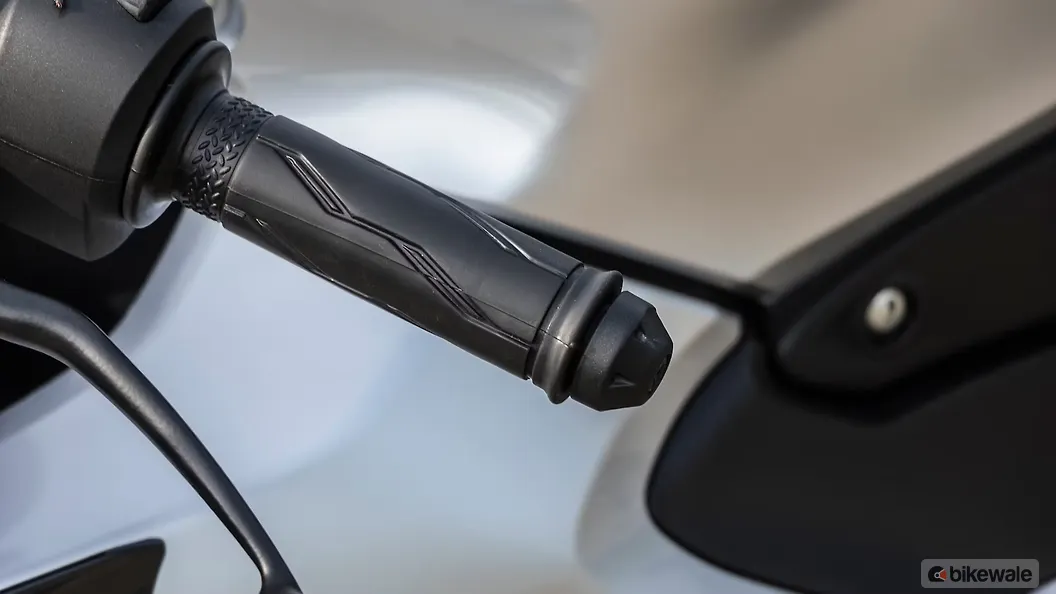 Yamaha R15 V4 Handle Bar Image – BikeWale