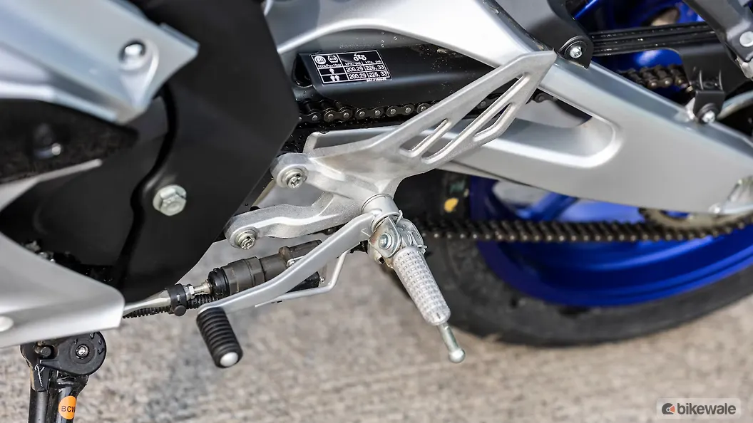 Yamaha R15 V4 Clutch Lever Image BikeWale