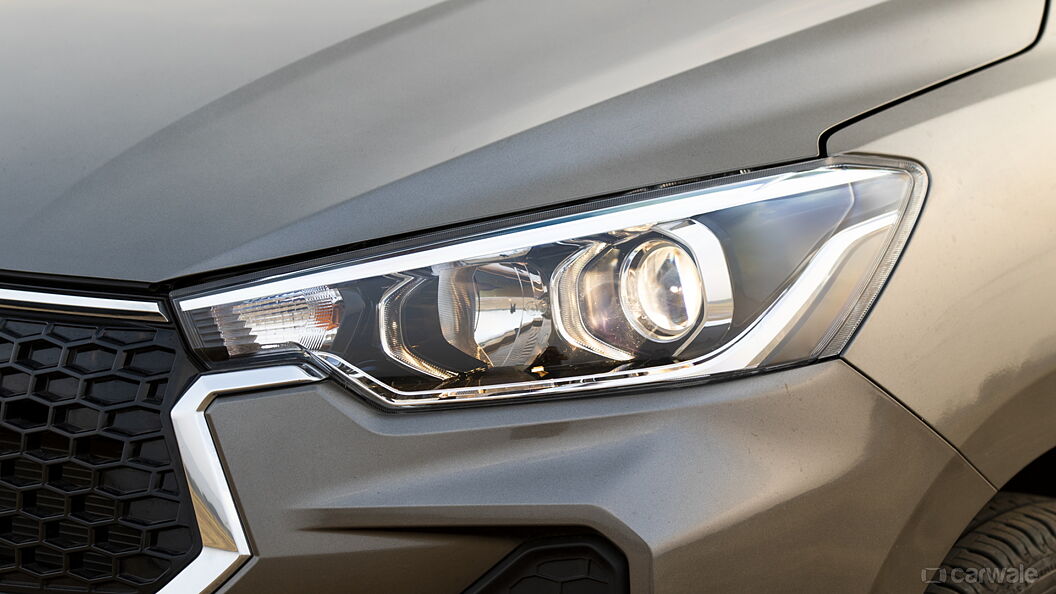 Toyota Rumion Headlight