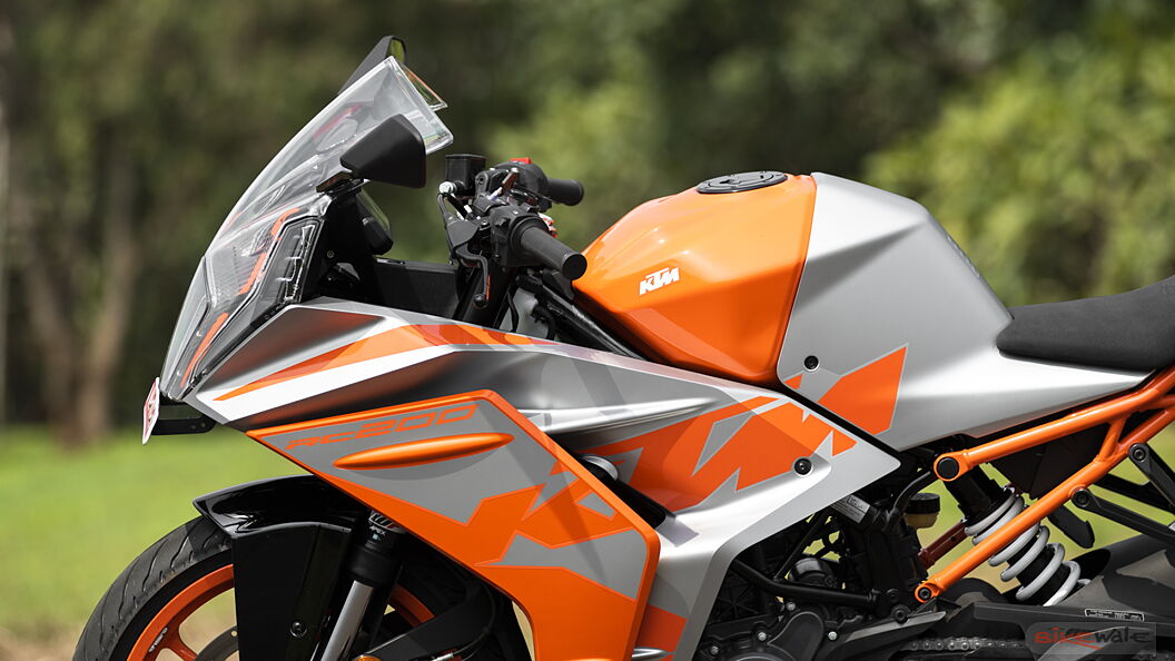 KTM RC 200 Side Fairing Image BikeWale