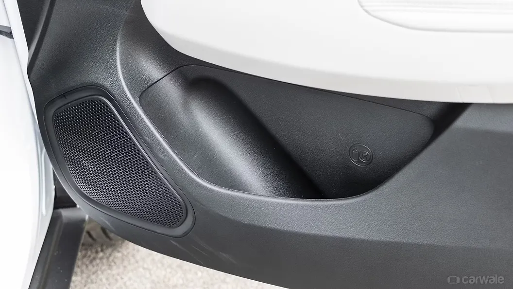 Venue Driver Side Front Door Pocket Image, Venue Photos in India CarWale