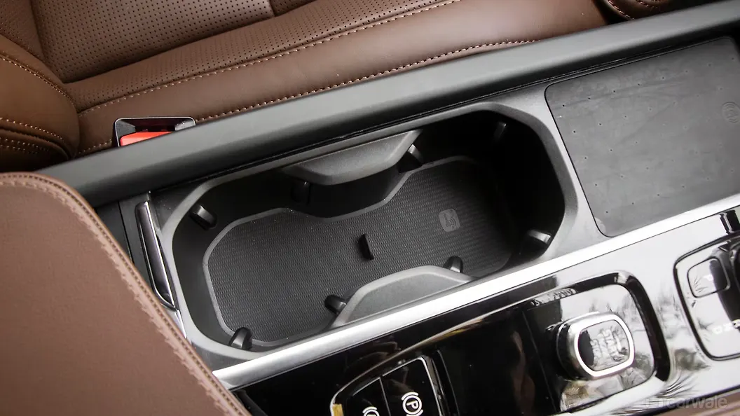 XC90 Cup Holders Image, XC90 Photos in India CarWale