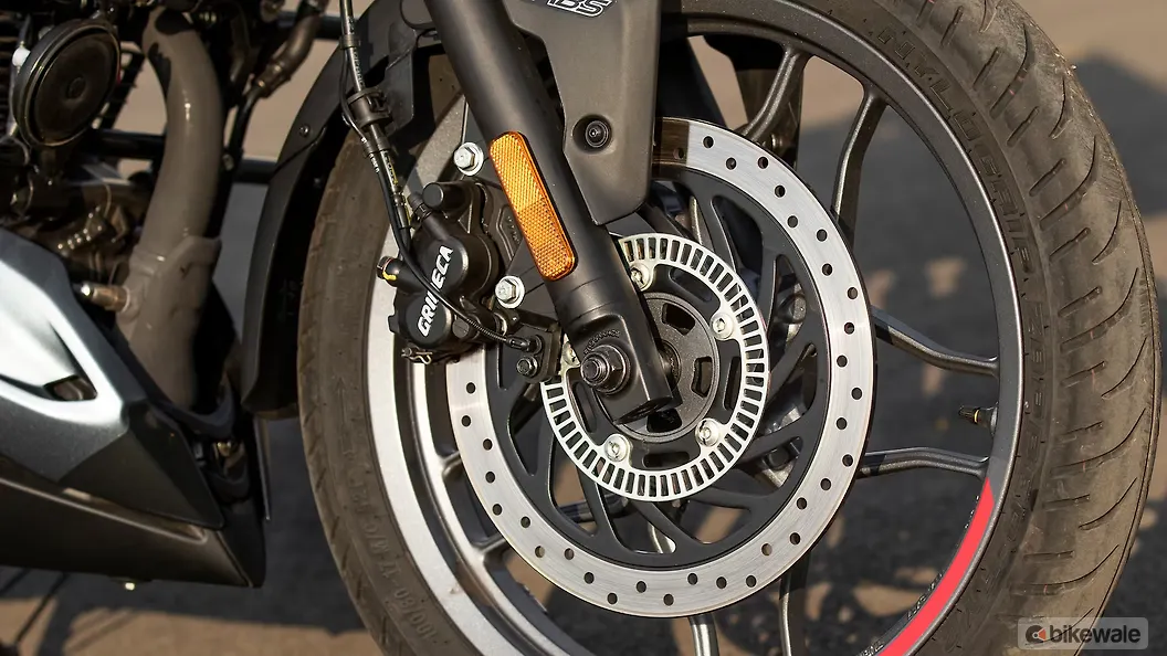 Bajaj Pulsar F250 Front Brake Fluid Reservoir Image BikeWale