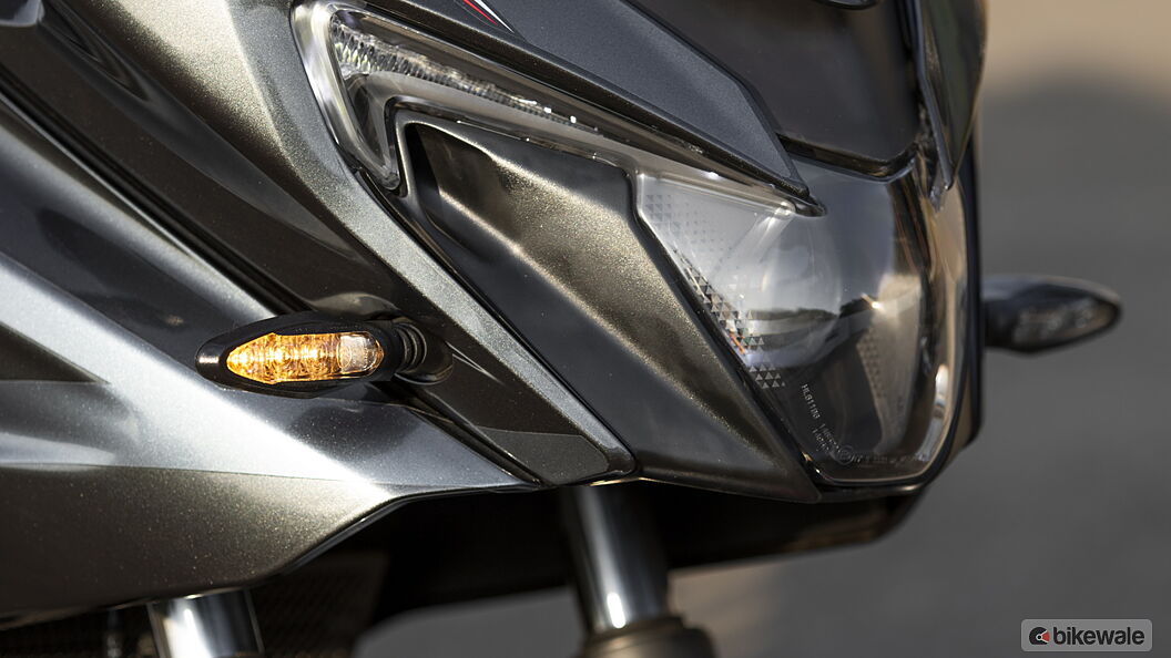 Bajaj Pulsar F250 Front Turn Indicators Image – BikeWale