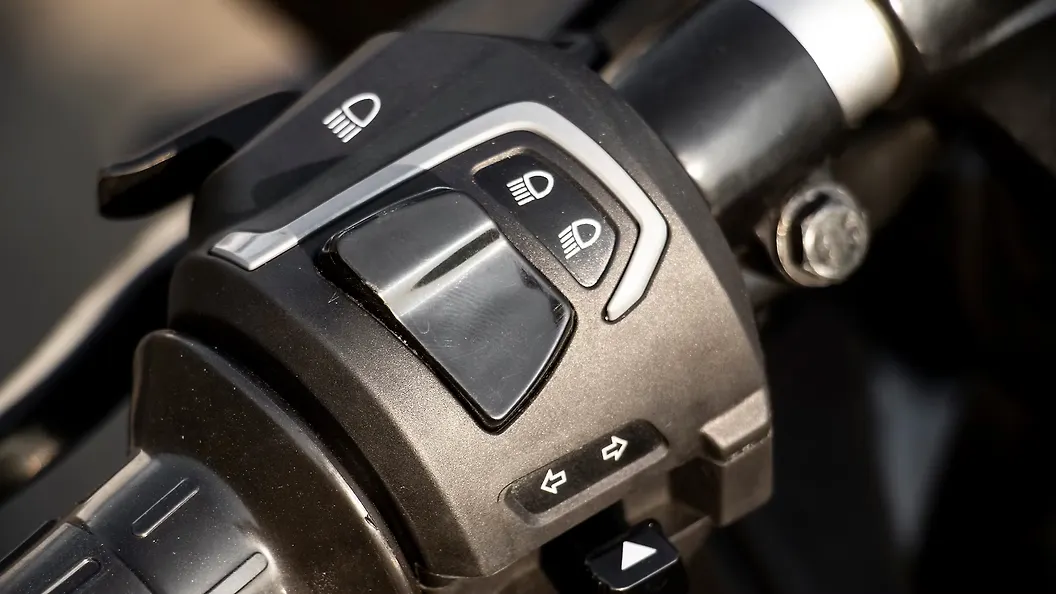 Bajaj Pulsar F250 High Beam Low Beam Switch Image BikeWale