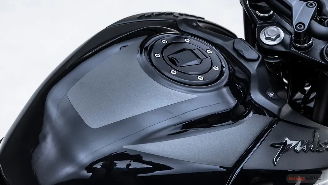 Bajaj Pulsar N250 Fuel Tank Image BikeWale