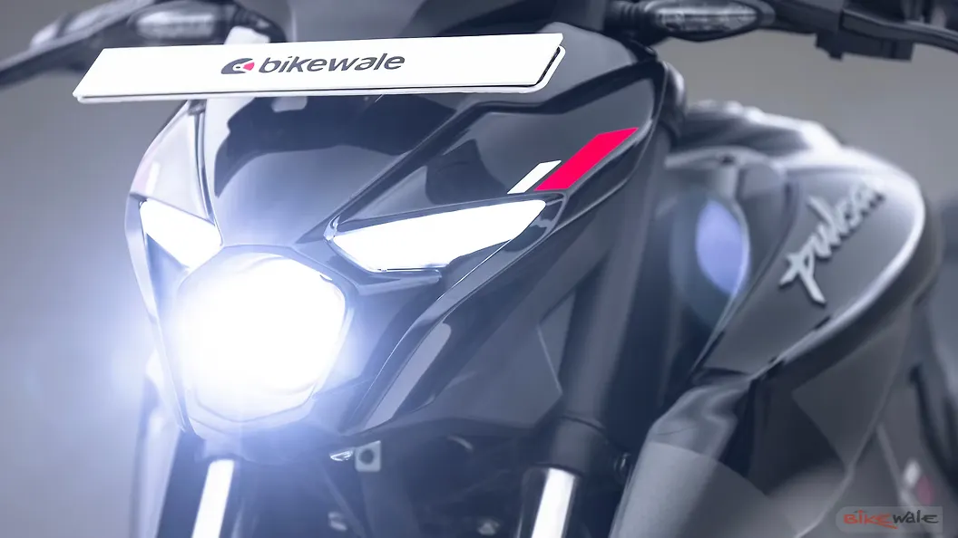 Bajaj Pulsar N250 Front Turn Indicators Image – BikeWale
