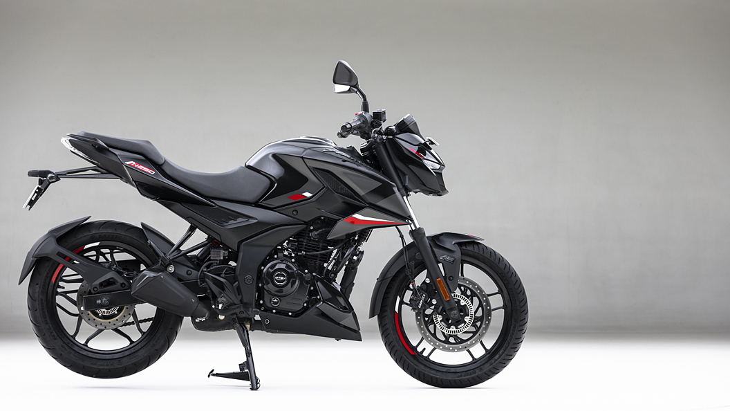 Bajaj Pulsar N250 Right Side View Image – BikeWale