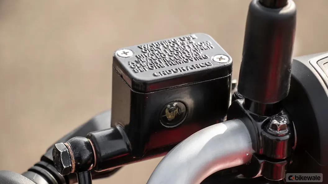 Bajaj Pulsar F250 Front Brake Fluid Reservoir Image BikeWale