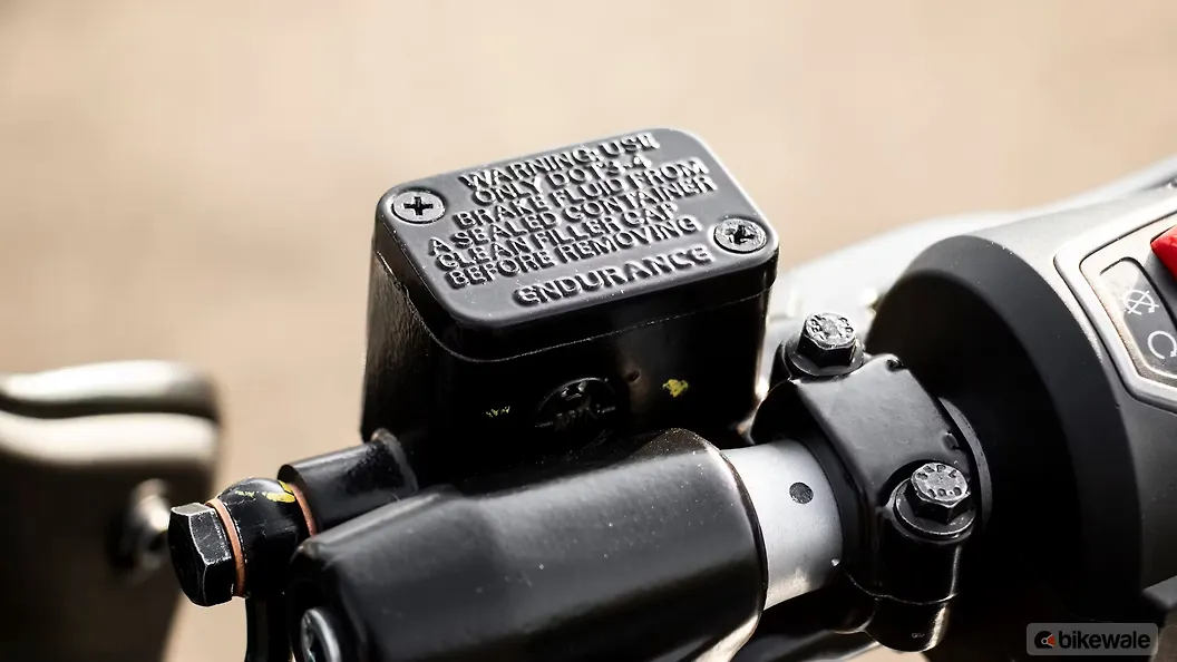 Bajaj Pulsar F250 Front Brake Fluid Reservoir Image BikeWale