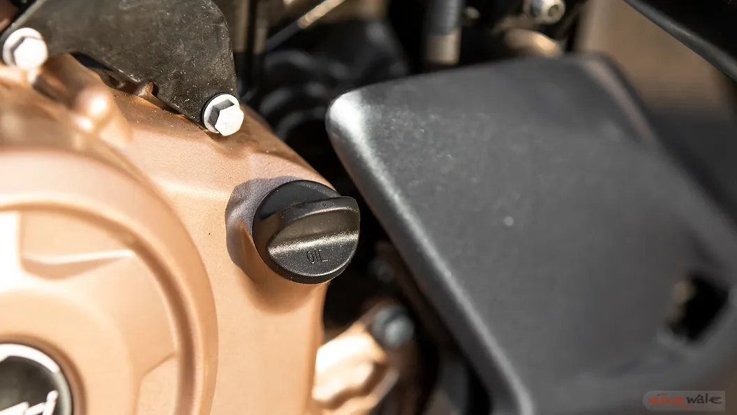 Bajaj Pulsar F250 Engine Oil Level Indicator Image BikeWale