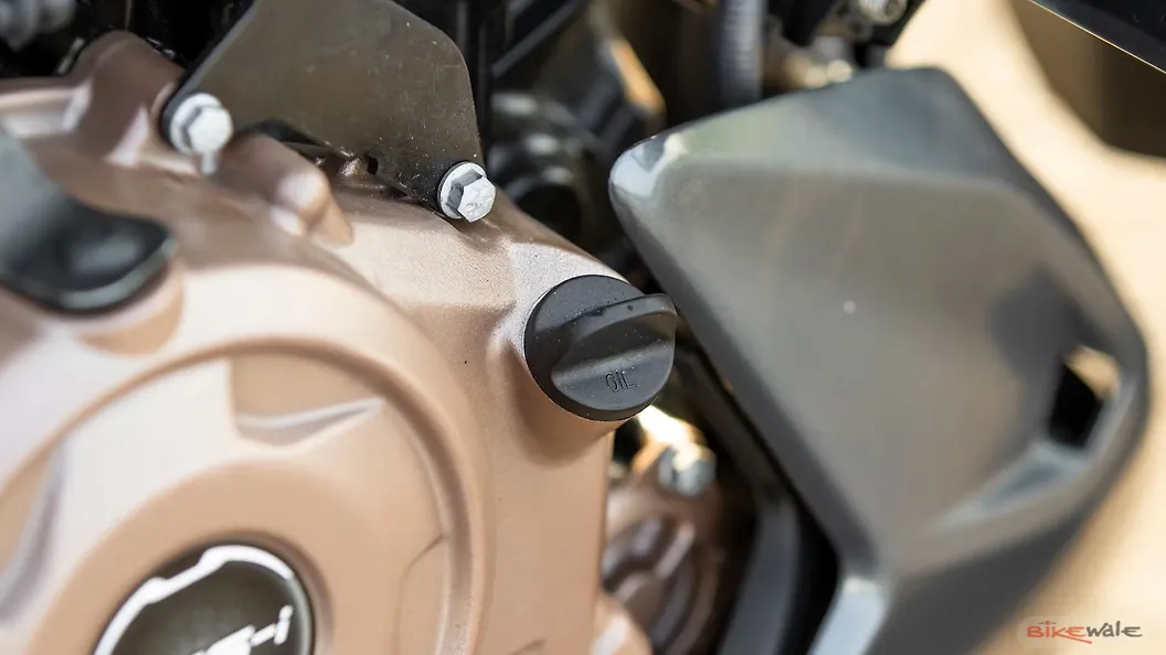Bajaj Pulsar F250 Engine Oil Level Indicator Image BikeWale