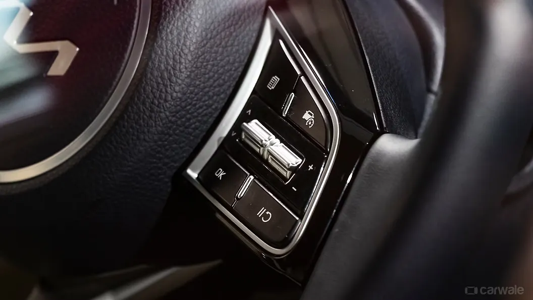 Carens Right Steering Mounted Controls Image, Carens Photos in India