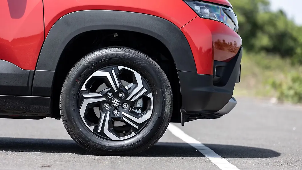 Brezza Wheel Image, Brezza Photos in India CarWale