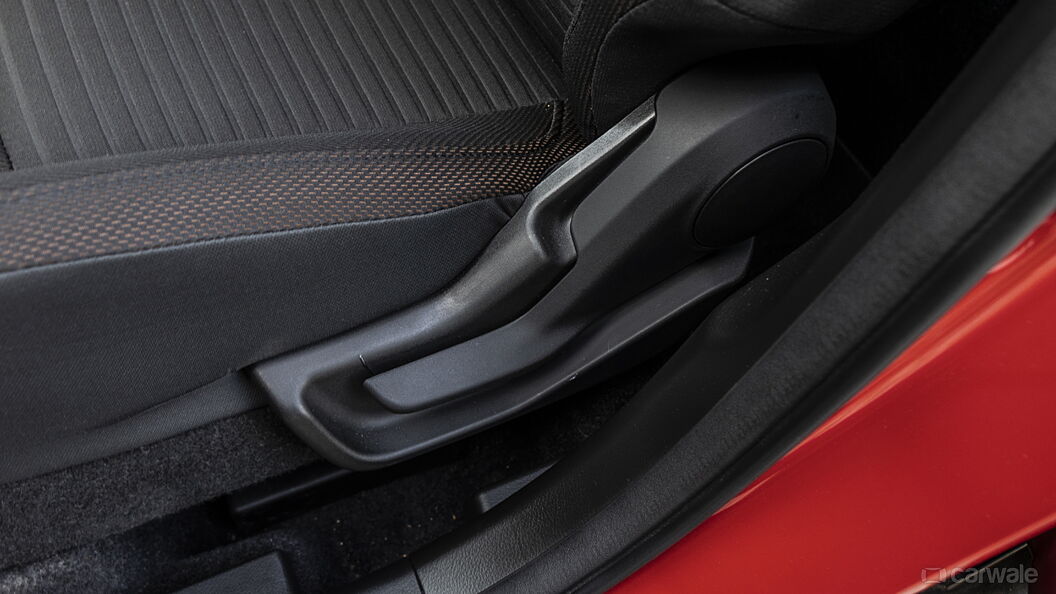 Maruti Suzuki Brezza Seat Adjustment Manual for Front Passenger
