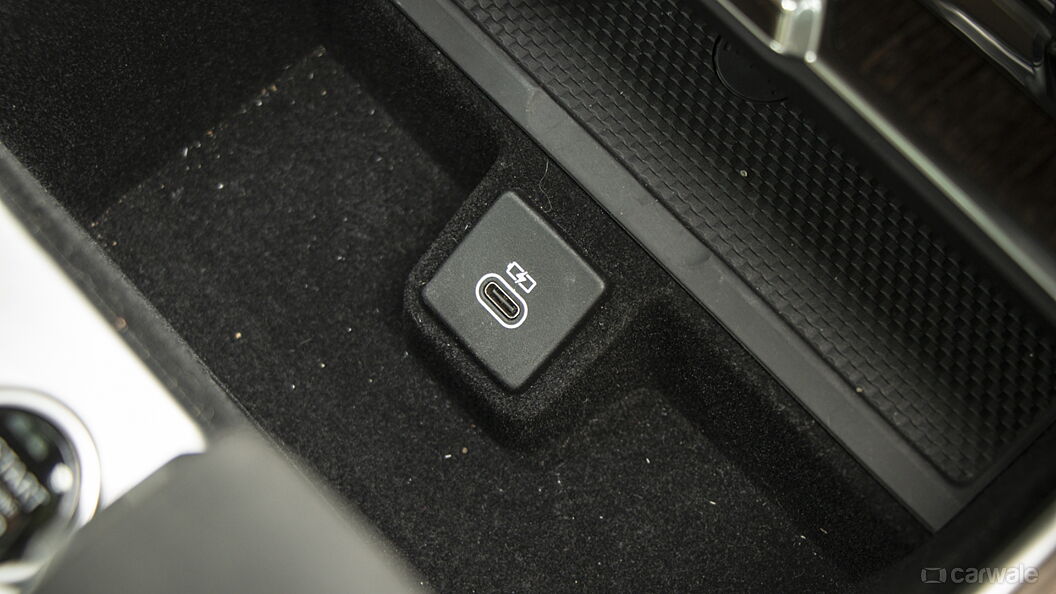 Land Rover Range Rover USB Port/AUX/Power Socket/Wireless Charging